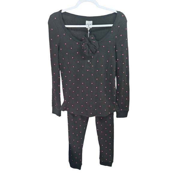 NWT/BAG REVOLVE PLUSH Thermal Hearts Pajamas Set & Scrunchie Size: S Black/Red - Picture 1 of 10